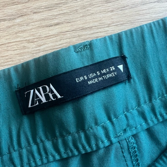 Zara pants. Green. Size small. Great condition. - Picture 3 of 4
